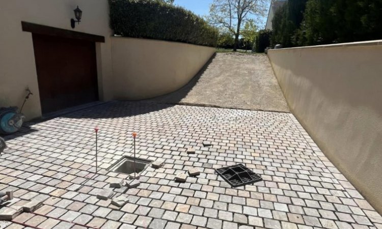 Pose de pavés KANDLA pour un accès à un garage et une allée 